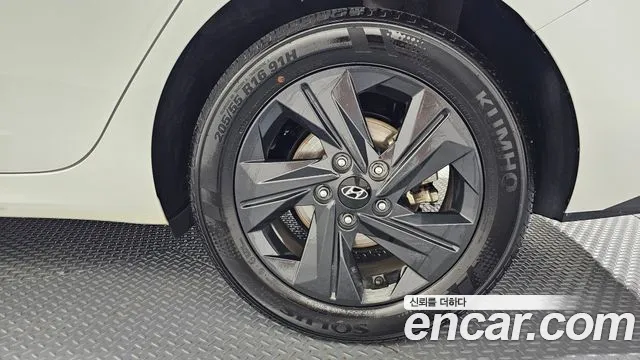 Hyundai Avante CN7 — Фото автомобиля 21