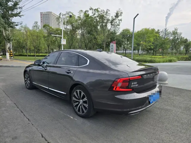Volvo S90 — Фото автомобиля 4