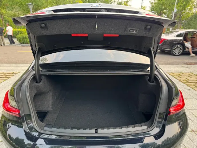 BMW 3 Series — Фото автомобиля 21