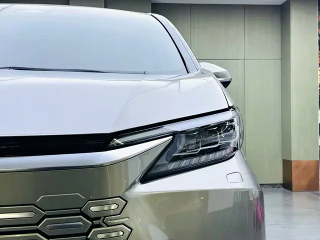 Lexus LM — Фото автомобиля 12