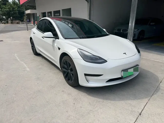 Tesla Model 3 — Фото автомобиля 3