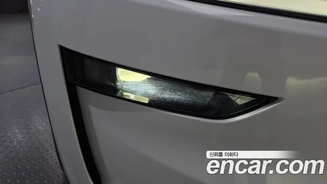 Tesla Model Y — Фото автомобиля 21