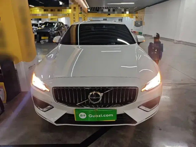 Volvo S60 — Фото автомобиля 2