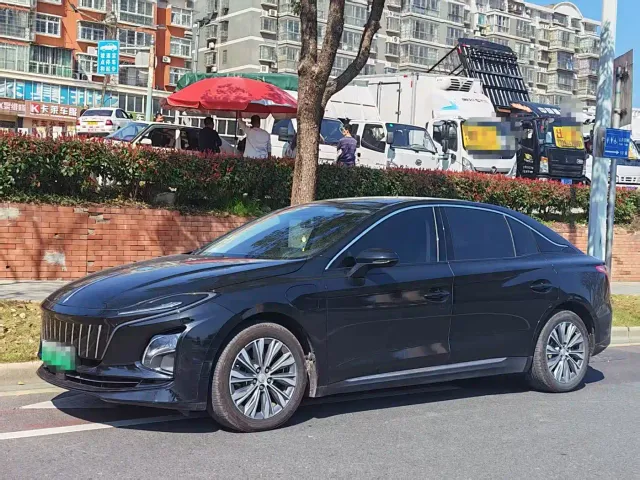 Hongqi E-QM5 — Фото автомобиля 2