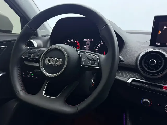 Audi Q2L — Фото автомобиля 10