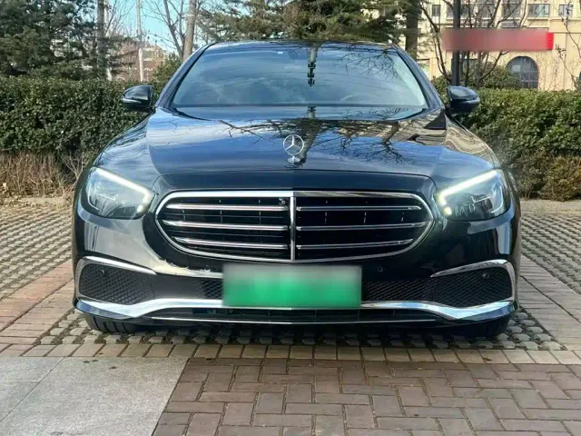 Mercedes-Benz E-Class — Фото автомобиля 2