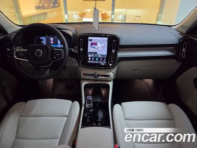 Volvo XC40 — Фото автомобиля 7
