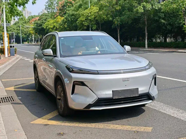 Geely Galaxy Starship 7 EM-i — Фото автомобиля 3