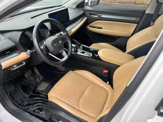 Geely Emgrand L — Фото автомобиля 17