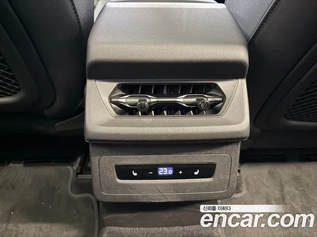 Audi Q6 e-tron — Фото автомобиля 16