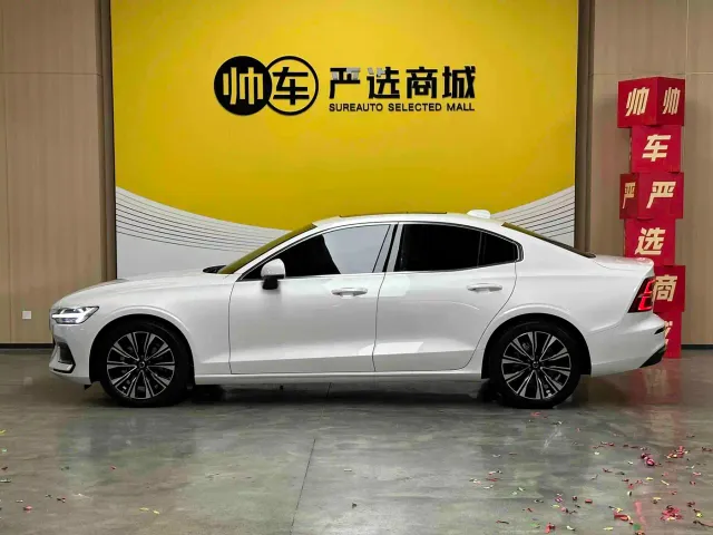 Volvo S60 — Фото автомобиля 4