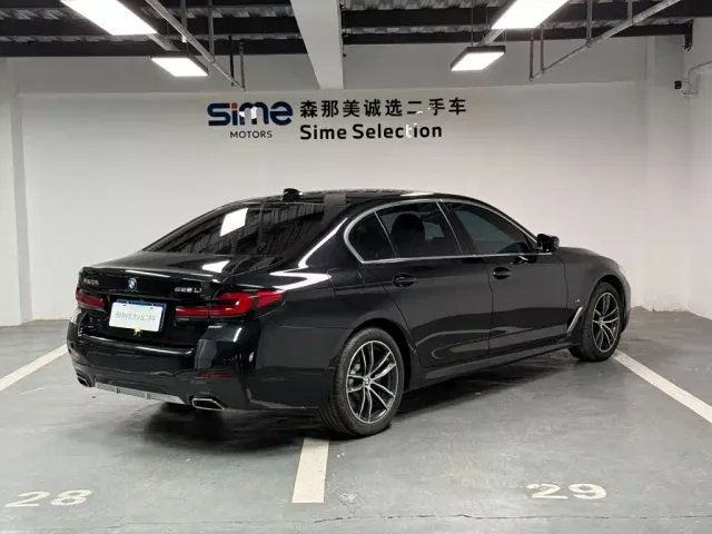 BMW 5 Series — Фото автомобиля 3