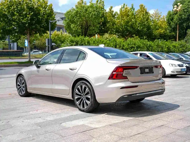 Volvo S60 — Фото автомобиля 16