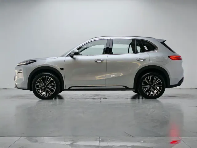 Geely Galaxy Starship 7 EM-i — Фото автомобиля 17