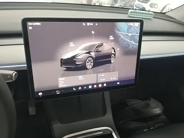 Tesla Model Y — Фото автомобиля 12
