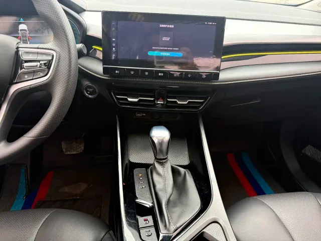 Roewe i5 — Фото автомобиля 8