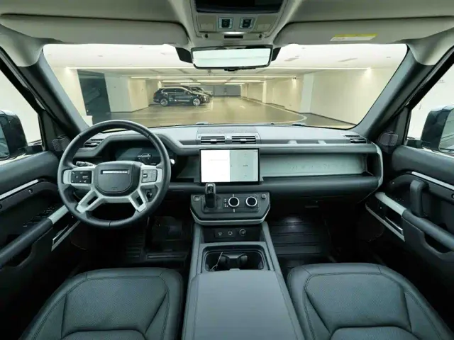 Land Rover Defender — Фото автомобиля 19