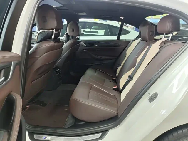BMW 5 Series — Фото автомобиля 16