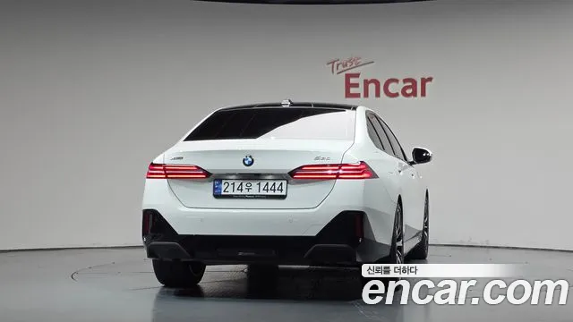 BMW 5 Series G60 — Фото автомобиля 4