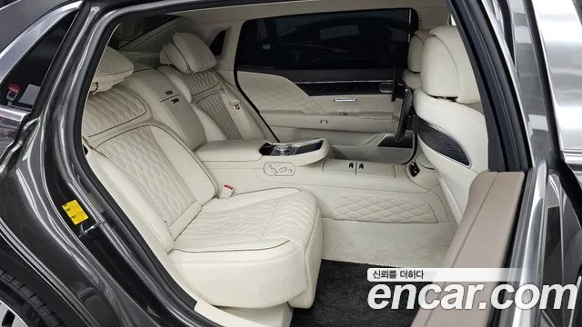 Genesis G90 Бензин 3.5 Turbo e-S/C AWD LWB — Фото автомобиля 12
