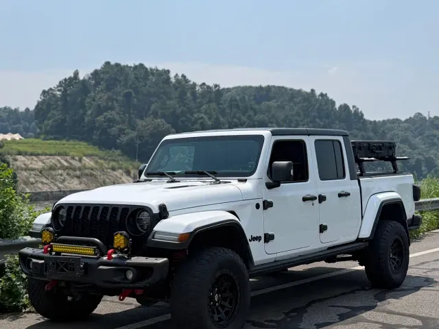 Фотография автомобиля — Jeep Gladiator