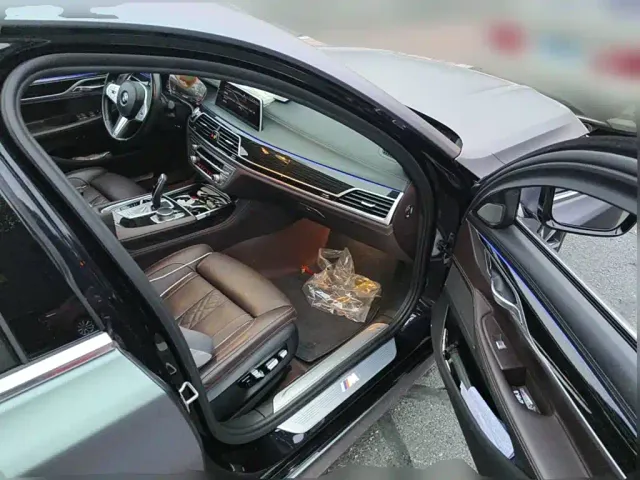 BMW 7 Series — Фото автомобиля 13