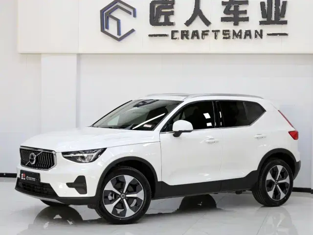 Volvo XC40 — Фото автомобиля 3