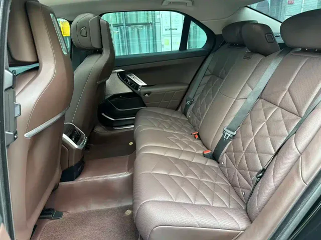 BMW 7 Series — Фото автомобиля 7
