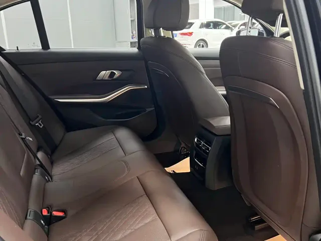 BMW 3 Series — Фото автомобиля 23