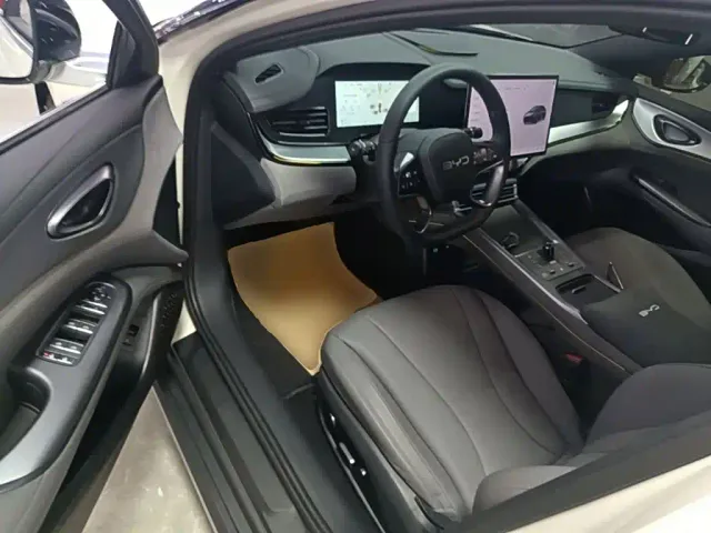 BYD Seal 07 DM-i — Фото автомобиля 15