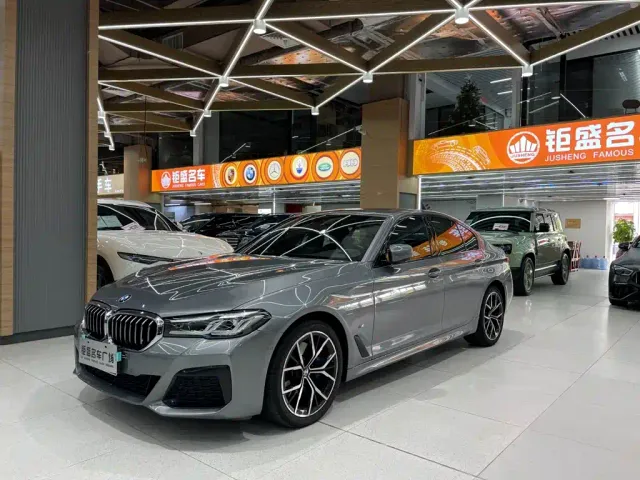 Фотография автомобиля — BMW 5 Series