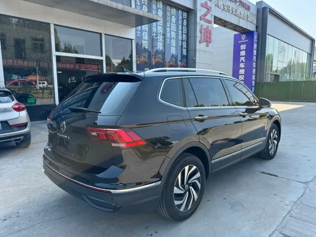 Volkswagen Tiguan L — Фото автомобиля 14