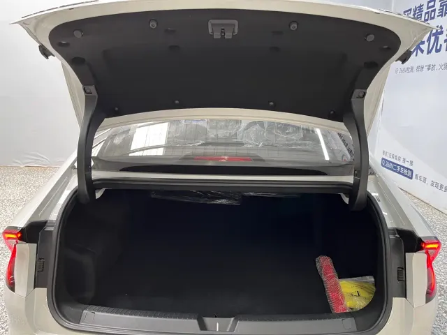 Wuling Starlight — Фото автомобиля 13