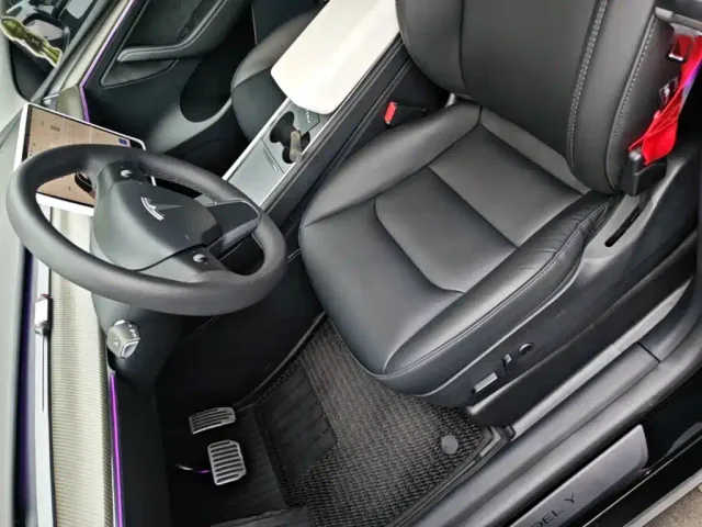 Tesla Model Y — Фото автомобиля 14