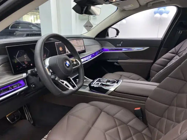 BMW 7 Series — Фото автомобиля 17