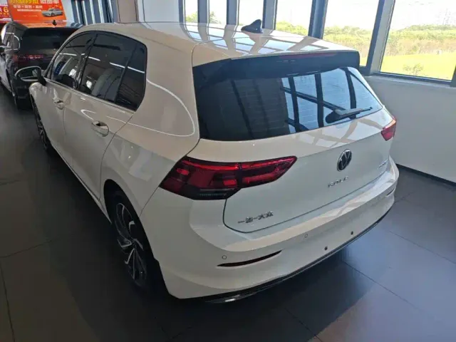 Volkswagen Golf — Фото автомобиля 4