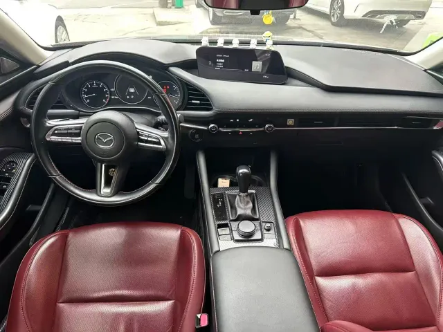 Mazda Axela — Фото автомобиля 5
