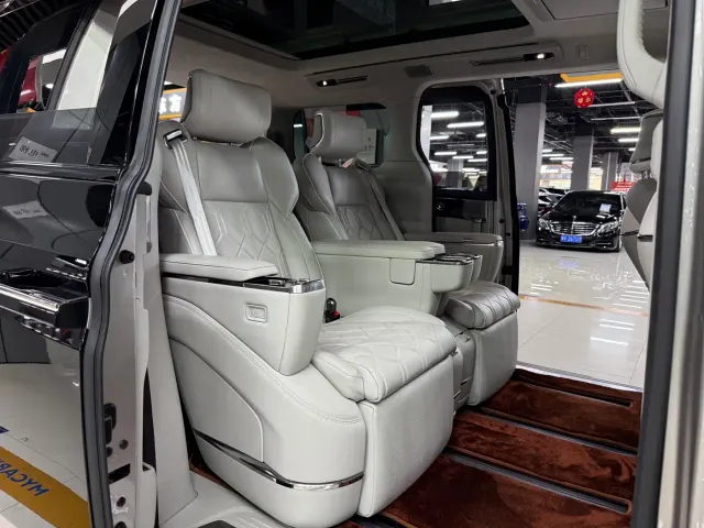 Volvo EM90 — Фото автомобиля 17