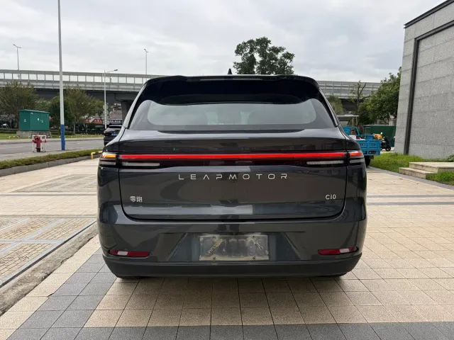 Leapmotor C10 — Фото автомобиля 15