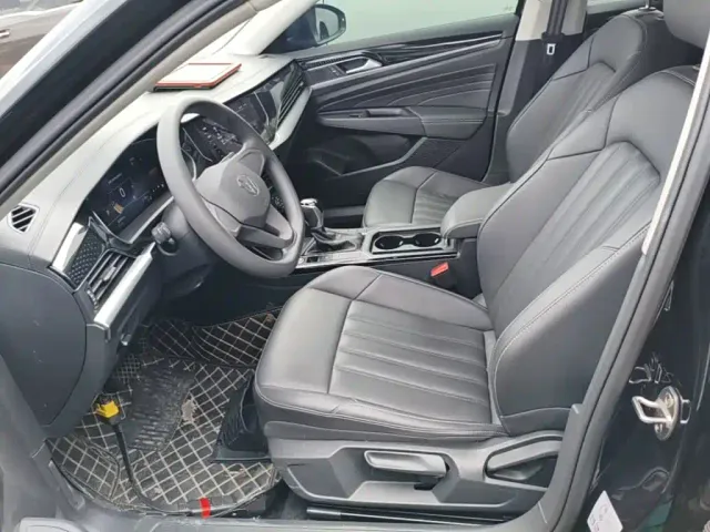 Volkswagen Passat — Фото автомобиля 14