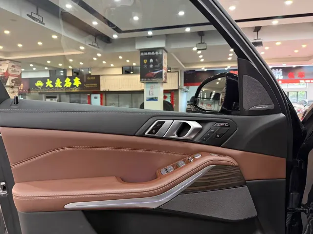 BMW X7 — Фото автомобиля 10