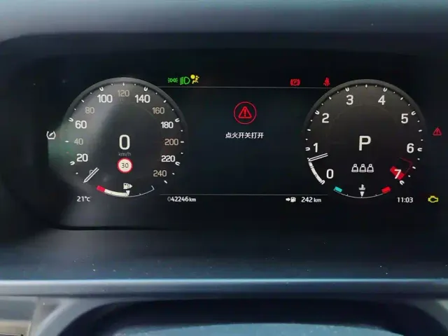 Land Rover Defender — Фото автомобиля 14
