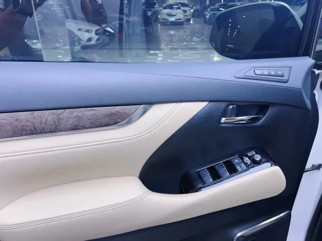 Toyota Vellfire — Фото автомобиля 5