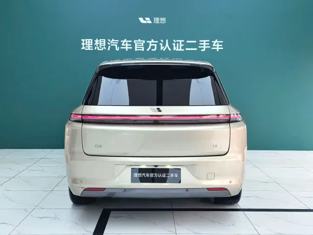 Li Auto L8 — Фото автомобиля 16
