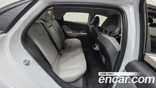 Hyundai AVANTE Avante (CN7) — Фото автомобиля 17