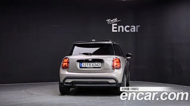 Mini Cooper Cooper Classic Plus Launch Pack — Фото автомобиля 4