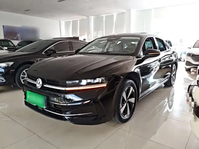 Фотография автомобиля — Volkswagen Magotan