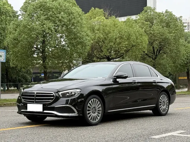 Фотография автомобиля — Mercedes-Benz E-Class