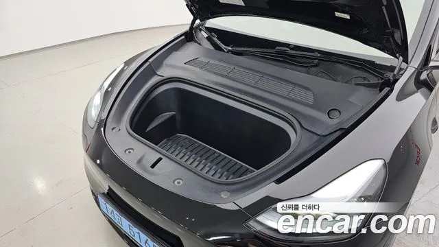 Tesla Model Y — Фото автомобиля 6