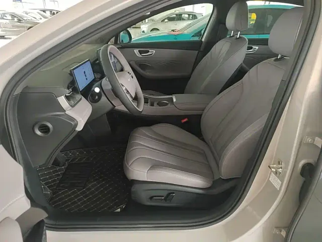 Roewe M7 DMH — Фото автомобиля 14